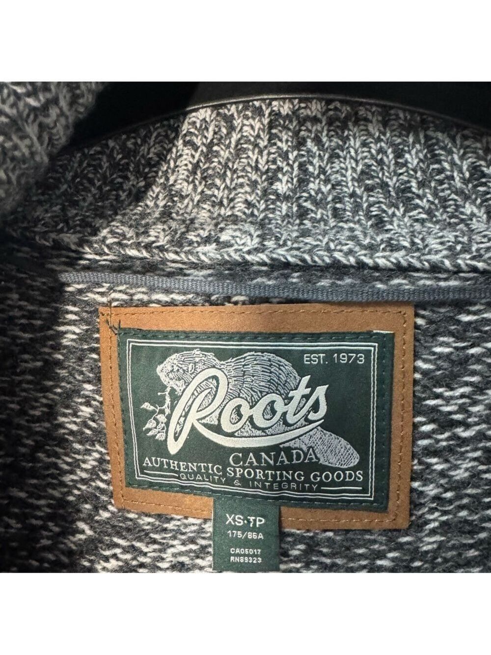 Roots long Cable knit Cardigan XS
Wool - Picture 4 of 15